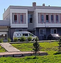 Evinde bıçaklanan adam hayatını kaybetti