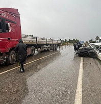 Feci çarpışma: tır ile kamyonet çarpıştı, 1 ölü 1 yaralı