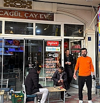 Fenerbahçe–Galatasaray derbisi Elazığ'da çay ocaklarını doldurdu