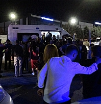 Halayda 'Elini tuttun' kavgası: 3 yaralı