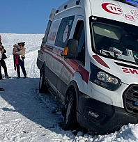 Elazığ'da hasta çocuk greyderle ambulansa ulaştırıldı