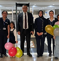 Hastanede karne sevinci: Elazığ'da minik hastalara moral sürprizi