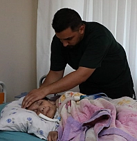 Hayırlı Evlat! 3 Yıldır Yatağa Bağımlı Annesine Adadı Kendini