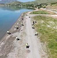 Hazar Gölü'nde dev temizlik 12 ton atık toplandı