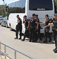 Husumetlilerine ateş açtı, yoldan geçen başkasını öldürdü