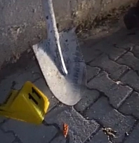 İki grup arasında kürekli kavga