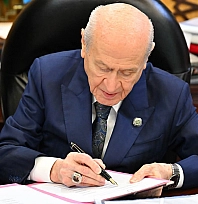 İlk imza Bahçeli'den
