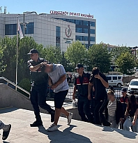 Kadın kıyafeti giydirip şantaj yaptılar
