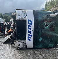 Kara yolunda yolcu otobüsü devrildi: 1 ölü, 7 yaralı
