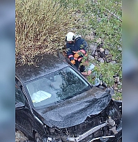 Karakoçan'da otomobil şarampole yuvarlandı: 1 yaralı