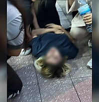 Kıskançlık krizine girdi eşini bıçakladı