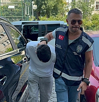 Kız arkadaşının kollarını kızgın kepçeyle yaktı