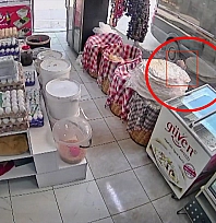 Korku dolu anlar: 4 Yaşındaki çocuk kamyonetin altında kaldı