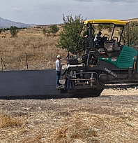 Kovancılar Adalı Köyü'nde sıcak asfalt çalışmaları başladı