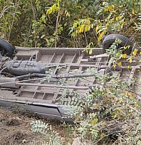 Malatya'da minibüs şarampole devrildi: 3 yaralı
