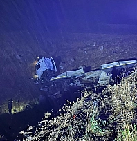 Malatya'da şarampole devrilen çekicinin sürücüsü hayatını kaybetti