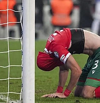 Milli takım kazandı o ülkede ortalık karıştı