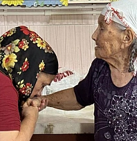 Milyonluk miras kavgasında anne-kız yüzleşti! Elini öptü,