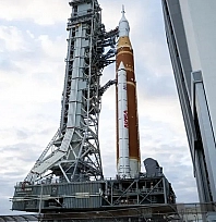 NASA'nın Artemis 2 görevi için geri sayım başladı: Astronotlar Ay'a hazırlanıyor