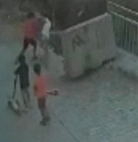 Otizmli 6 yaşındaki Helin Naz yaşıtları tarafından su kanalına itildi