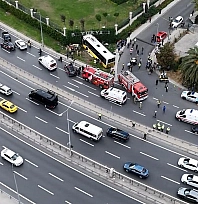 Otobüsü duvara çarptı: ölü ve çok sayıda yaralı var