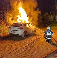 Otomobil alev topuna döndü