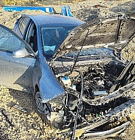 Otomobil şarampole yuvarlandı