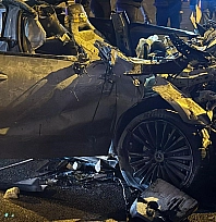 Otomobil tırın altına girdi: 2 ölü 1 ağır yaralı