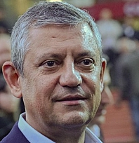 Özgür Özel ve 91 vekil CHP'den istifa etti