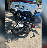 Park Halindeki Otomobile Çarpan Motosikletteki 2 Kişi Hayatını Kaybetti