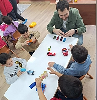 Paylaşarak büyüyorlar: Minik kalplerden anlamlı bir ziyaret