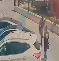 Platonik aşk dehşeti: Genç kadını sokak ortasında bıçakladı