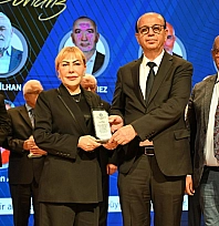 Prof. Dr. Yasemin Açık'a İnönü Üniversitesi'nden plaket