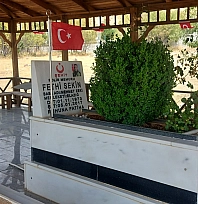 Şehit Polis Memuru Fethi Sekin'in mezar taşındaki fotoğrafı yenilendi