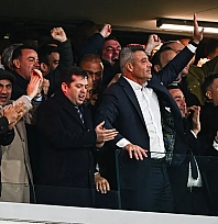 Serbest bırakılan Sadettin Saran, Eyüpspor-Fenerbahçe maçını izlemeye geldi