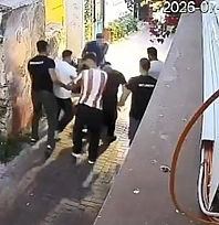 Silahla vurdukları adamı darbederek öldürdüler