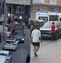 Silahlı kavga: Yoldan geçen 1'i çocuk 2 kişi yaralandı