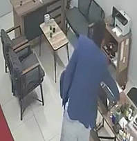 Tamirhaneye girdi, telefonu alıp kayboldu