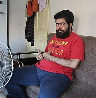 Tedaviyi reddeden telefon bağımlısı Barış, sanal dünyadaki yaşamına geri döndü