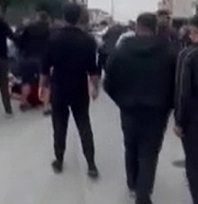Tekmeli yumruklu kavga kamerada