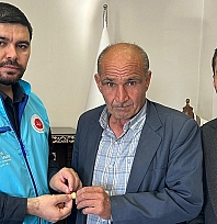 Trafik kazasında ölen kızının kazandığı altın ödülünü Filistin'e bağışlandı