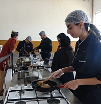 Tunceli'de 'Aile Yılı' etkinliği: Öğrenciler yaptıkları yemekleri annelerine sundu