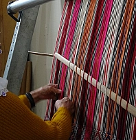 Tunceli'de kadınlar cacım dokumasını yaşatıyor: Hem üretiyor hem kazanıyor