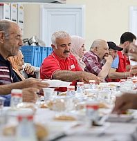 Türk Kızılay'dan huzurevi sakinlerine anlamlı ağırlama