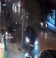 Vali Fahri Bey Caddesi'nde Kaza: Araçlar Direğe Çarptı