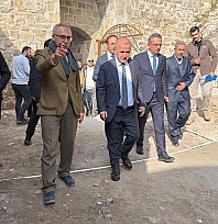 Vali Hatipoğlu,  Fetih Mescidi'ndeki restorasyon çalışmalarını inceledi