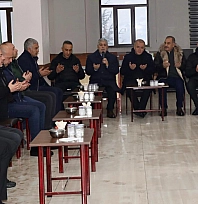 Vali Hatipoğlu Merhum Cavit Çiçekçi'nin ailesini ziyaret etti