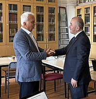 Vali Numan Hatipoğlu akademik yolculuğunda önemli bir eşiği daha aştı