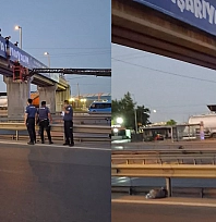 Yarı çıplak şahıs üst geçitte asılı bulundu