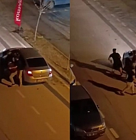 Yolunu kestiler araçta darp ettiler